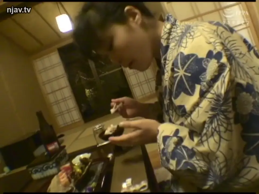 床上 · 背后环抱 · 孕妇 · 抚摸 · 温柔 · 枕头 · 牛仔裤 · 腹部
