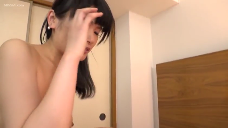 卧室 · 仰卧开腿 · 铁笼背景 · 白色内裤 · 性交行为 · 愉悦表情 · 躯干私处 · 成人色情内容