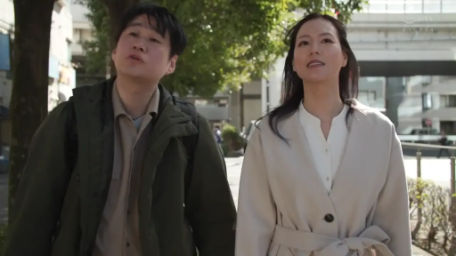 中景 · 自然 · 夹克 · 散步 · 户外 · 并肩 · 白天