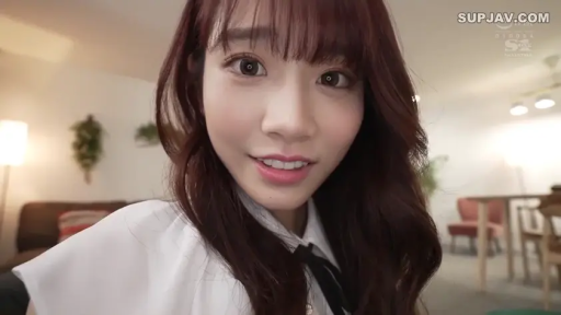 室內 · 臉部特寫 · 微笑 · 襯衫 · 注視 · 正面