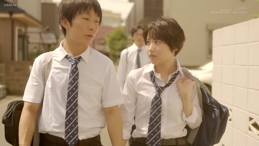 制服 · 半身 · 街道