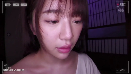 室内 · 面部特写 · 白色上衣