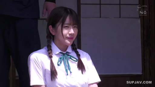 座り姿勢 · 绿色领结 · 注視 · 双马尾 · 温柔 · 日式室内 · 半身像