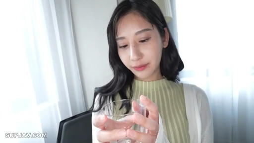 脸部 · 专注 · 卧室 · 弯腰 · 台灯 · 职业装 · OL风格 · 向下看