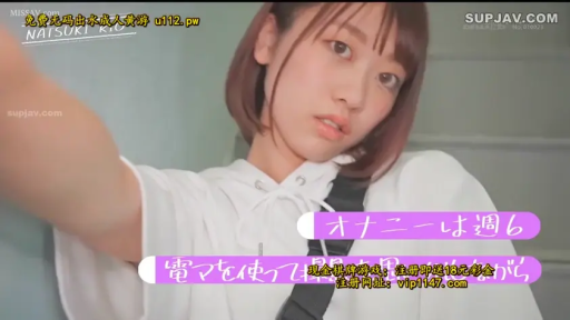 脸部 · 楼梯间 · 凝视 · 清纯 · 背包 · 白色卫衣 · 伸手 · 文字遮挡