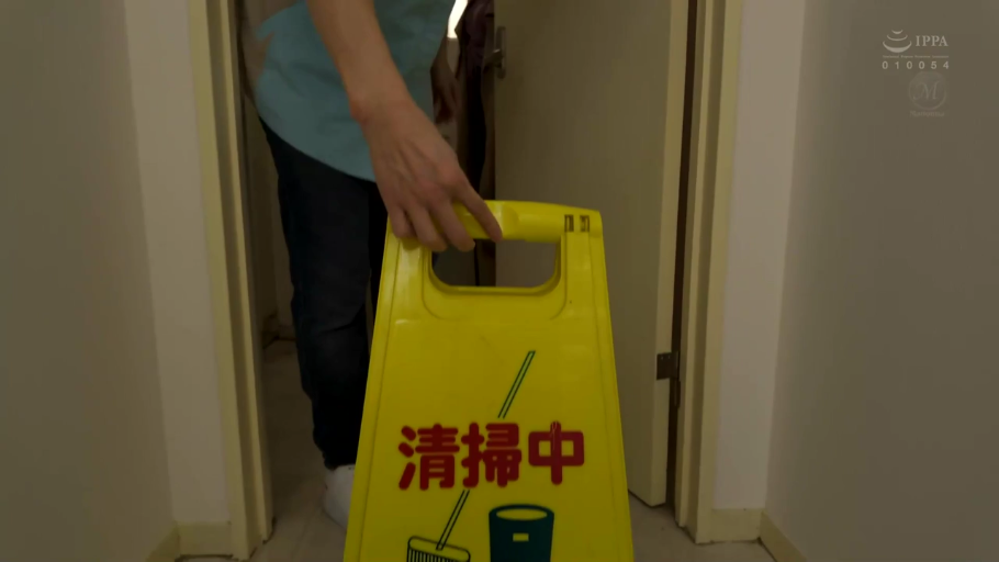 卧室 · 全景 · 微笑 · 聊天 · 毛衣 · 对坐 · 吉他 · 生活化