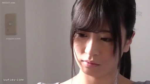 室内 · 忧郁 · 站姿 · 面部特写 · 灰色上衣 · 凝视 · 马尾