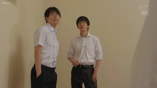 Indoor · Glasses · Stand · 平静 · shirt · 双人 · 观望