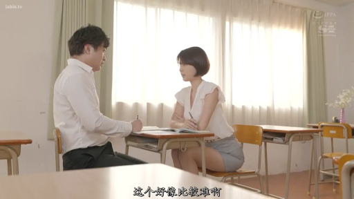 坐姿 · 自然 · 客厅 · 居家 · 手机 · 胯部 · 玩手机 · 背心短裤