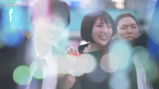 屋外 · 站立 · 顔のクローズアップ · 休闲服 · 开心 · 笑い · 光斑