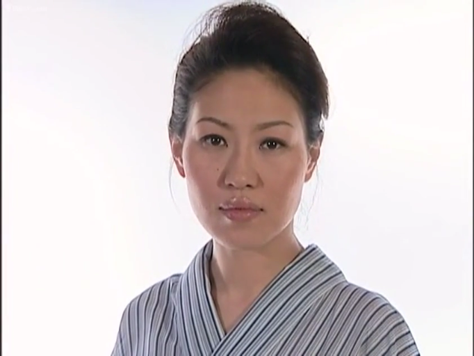 真剣 · 顔のクローズアップ · 凝視 · 白色背景 · 正面 · 和服 · アジア人女性