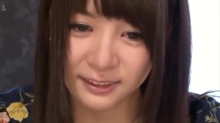 室内 · 脸部特写 · 对视 · 正面 · 和服