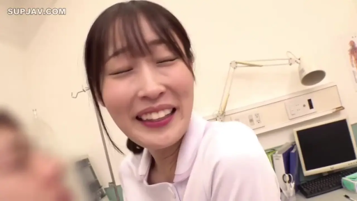 俯身 · 护士服 · 脸部特写 · 医务室