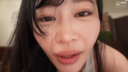 室内 · 面部 · 俯身 · 第一视角 · 背心 · 诱惑 · 凝视