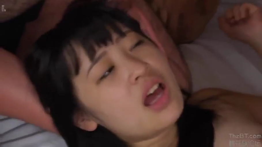 室内 · 脸部特写 · 全裸 · 销魂 · 性行为 · 仰卧 · 亚洲人 · 床单