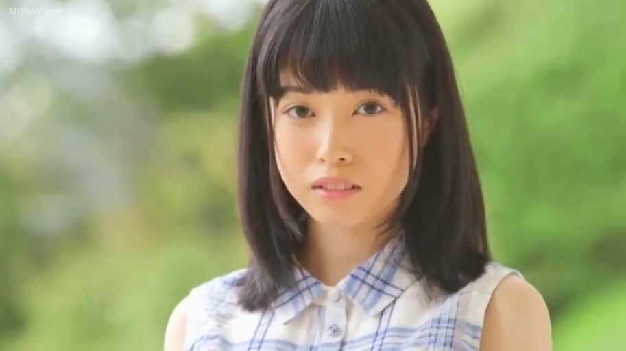 室内 · 面部 · 职场女性 · 西装 · 侧坐 · 哭泣 · 哀愁