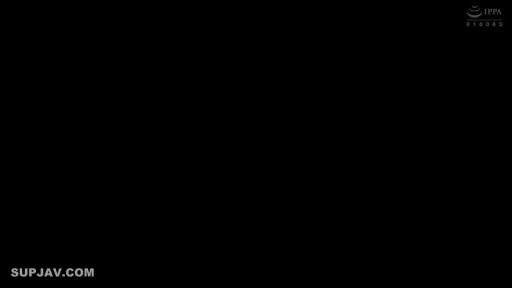 露乳 · 面部特写 · 床上 · 水手服 · 大笑 · 躺卧 · 信封 · 持有信封