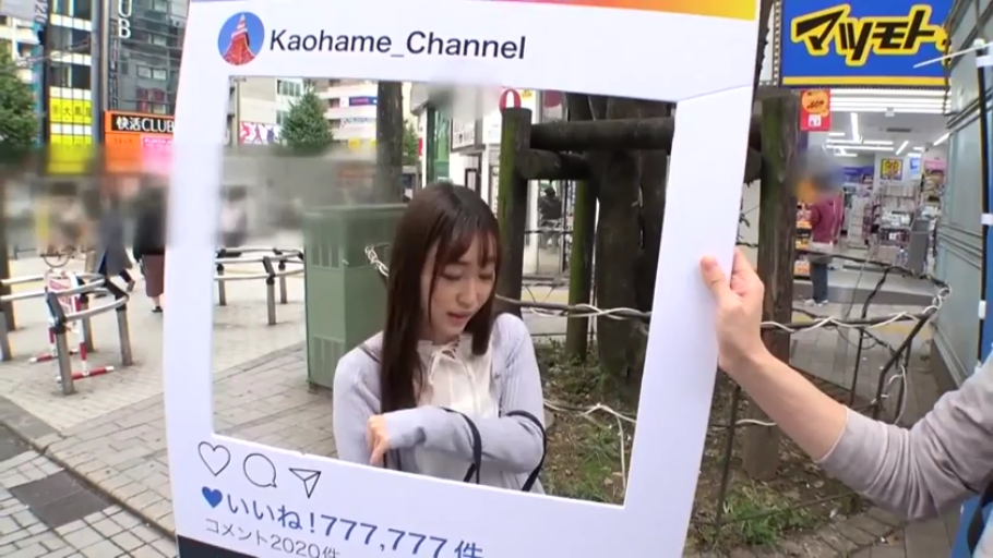 室内 · 俯身 · 专注 · 眼罩 · 局部特写 · 舔舐 · 唇部 · 透视花纹衫