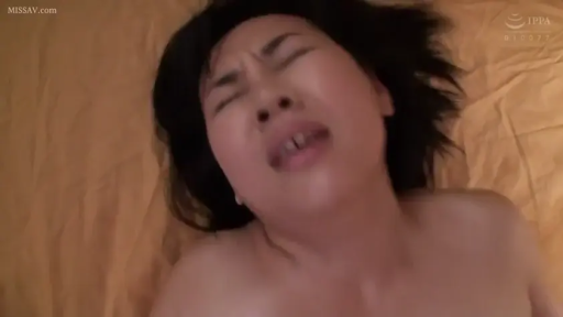 性交 · 顔部のクローズアップ · 全裸 · 仰臥 · 床上 · 熟女 · 絶頂表情