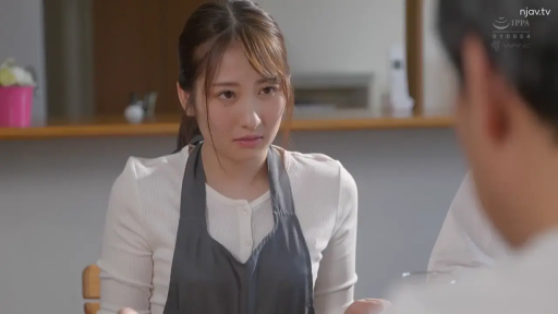 室内 · 坐姿 · 面部 · 委屈 · 对话 · 长发 · 围裙