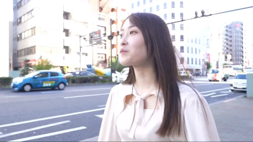 面部 · 站立 · 微笑 · 街道 · 精液 · 户外 · 便装 · 含精