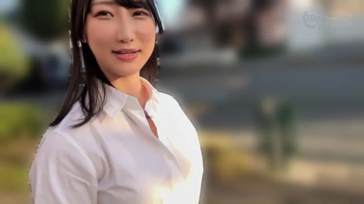 脸部 · 站立 · 微笑 · 白色衬衫 · 凝视 · 清纯 · 户外