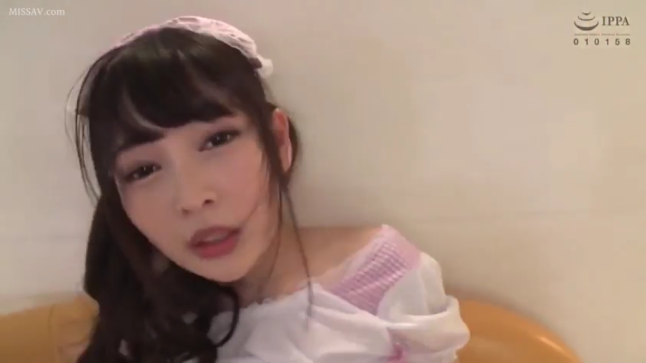 性交 · 全裸 · 卧室 · 愉悦 · 后入式 · 床 · 男女 · 身体侧面
