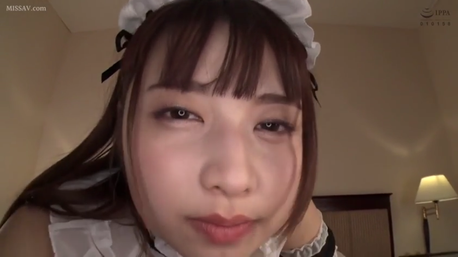 室内 · 微笑 · 面部特写 · 正面 · 不详