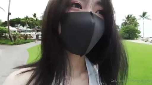 脸部特写 · 站立 · 自拍 · 便装 · 遮掩 · 黑色口罩 · 户外公园 · 生活随拍