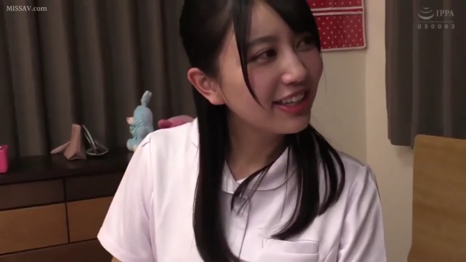 Indoor · Sitting Posture · 面部 · 护士服 · Smile · 交流 · 长发 · 玩偶