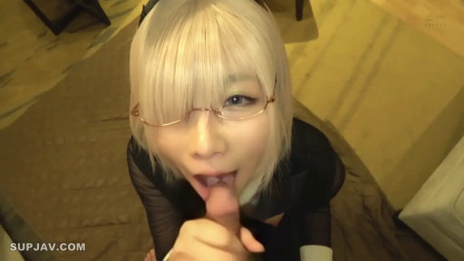 室内 · 顔部のクローズアップ · 口交 · 跪き姿勢 · ブラックシースルー衣装