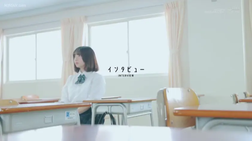 坐姿 · 沉思 · 校服 · 教室 · 平静 · 半身 · 课桌 · 清纯风