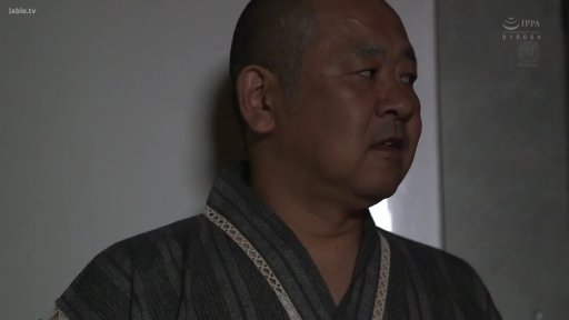 室内 · 真剣 · 站立 · 半身 · 凝視 · 和服 · 中年男性