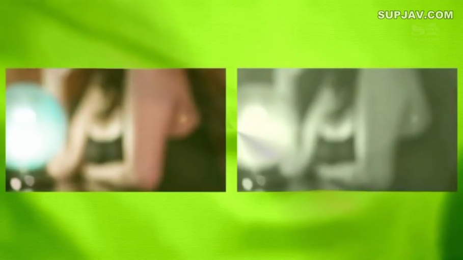 室内 · 性行为 · 中景 · 跪姿 · 裸体 · 模糊 · 分屏 · 球形灯