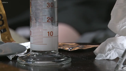 室内 · 精液 · 物品特写 · 液体收集 · 量筒