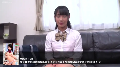快感 · 高视角 · 震动棒 · M字开腿 · 大腿 · 客厅沙发 · 黑色长靴 · 使用震动棒自慰