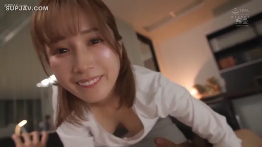 室内 · 身をかがめる · 顔 · 一人称視点 · 白衬衫 · 微笑 · 对视