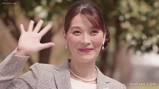 中景 · 户外 · 职业套装