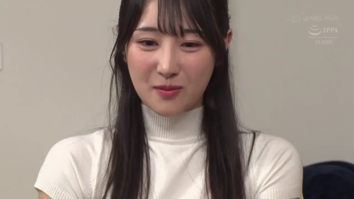 室内 · 羞涩 · 面部特写 · 谈话 · 正面 · 白色高领毛衣 · 黑发长发