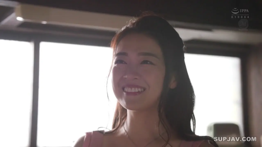 窗边 · 特写 · Smile · Pink top · 水印 · 正面 · 喜悦