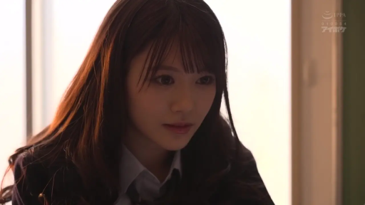 室内 · 坐姿 · 忧郁 · 脸部特写 · 制服 · 注视 · 长发