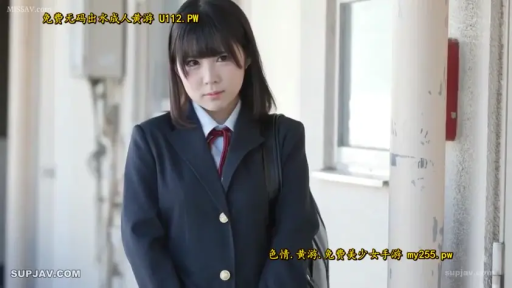 站立 · 平静 · 学生制服 · 走廊 · 凝视 · 上半身 · 单肩包