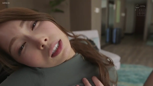 室內 · 臉部特寫 · 迷離 · 性行为 · 仰臥 · 汗水 · 高领衫