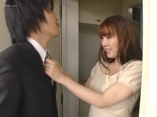 室内 · 站立 · 中景 · 微笑 · スーツ · 情侣 · ネクタイ · 系领带