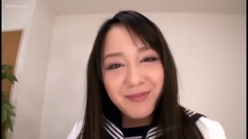 室内 · 脸部特写 · 凝视 · 水手服 · 长发 · 正对面孔 · 微带挑逗的笑容