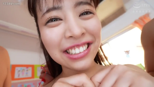 面部特写 · 裸体 · 兴奋 · POV · 俯视 · 大笑 · 教室内