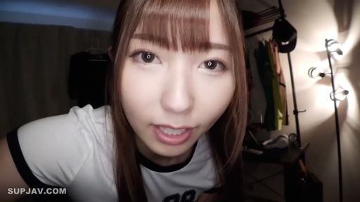 室内 · 身をかがめる · 顔部のクローズアップ · 自然 · 一人称視点 · 体操服 · レンズを見つめて