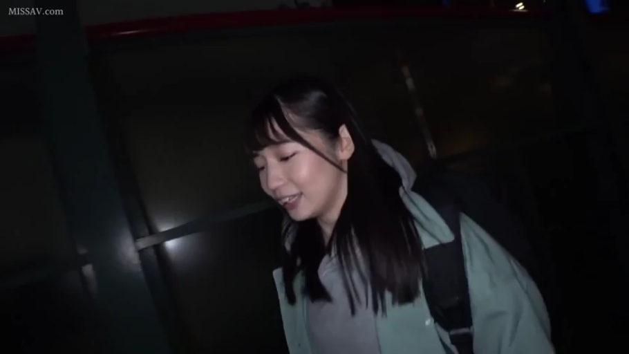 站立 · 半身 · 户外 · 夹克