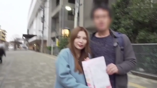 站姿 · 休闲服 · 户外街道