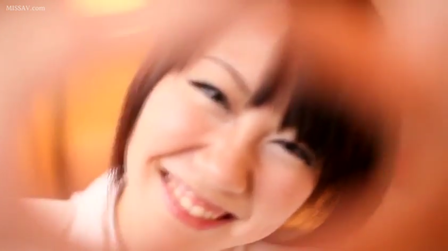 坐姿 · 卧室 · 全景 · 平静 · 玩游戏 · 游戏摇杆 · 宅系 · 运动卫衣